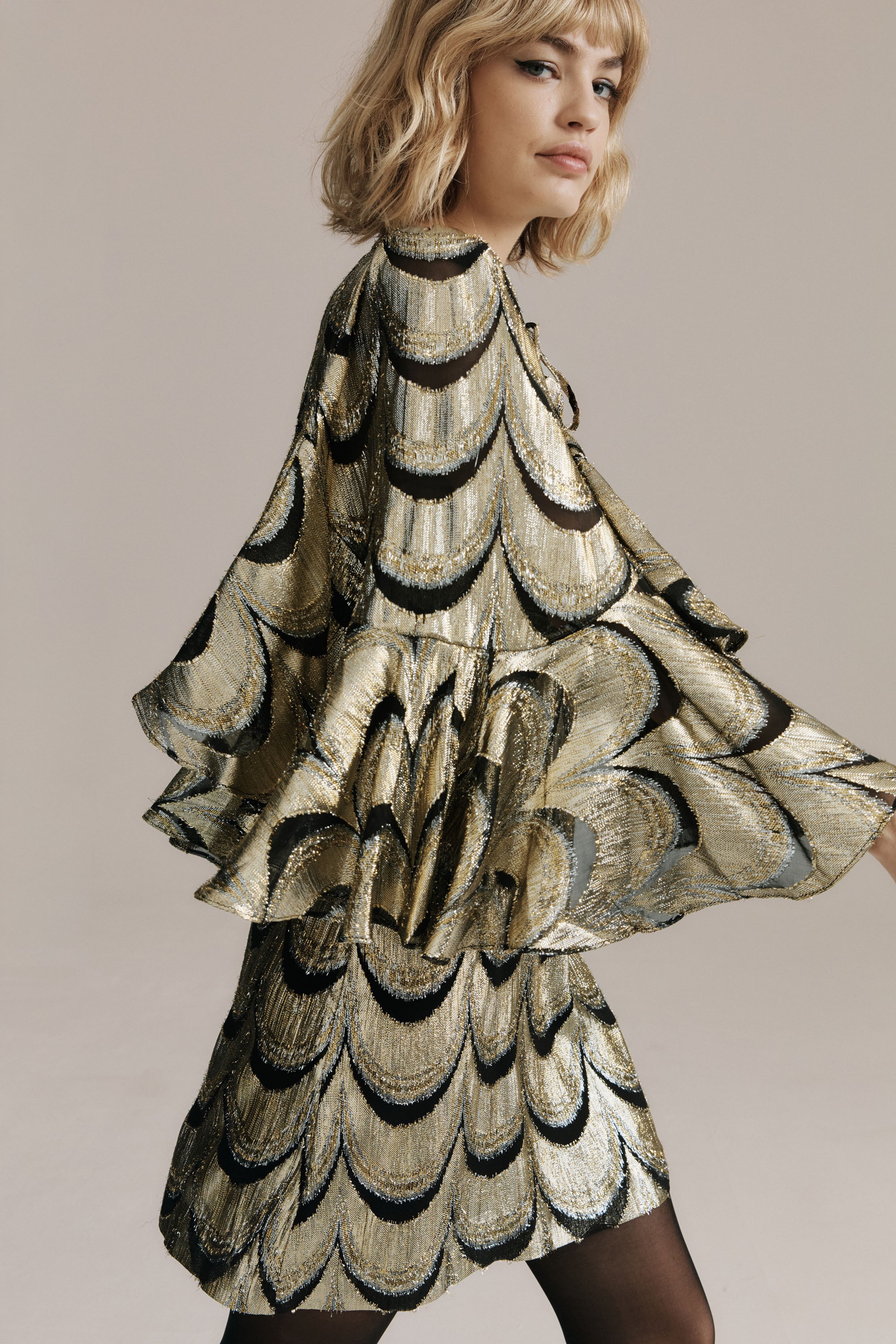 Astrid cape mini – Queens of Archive