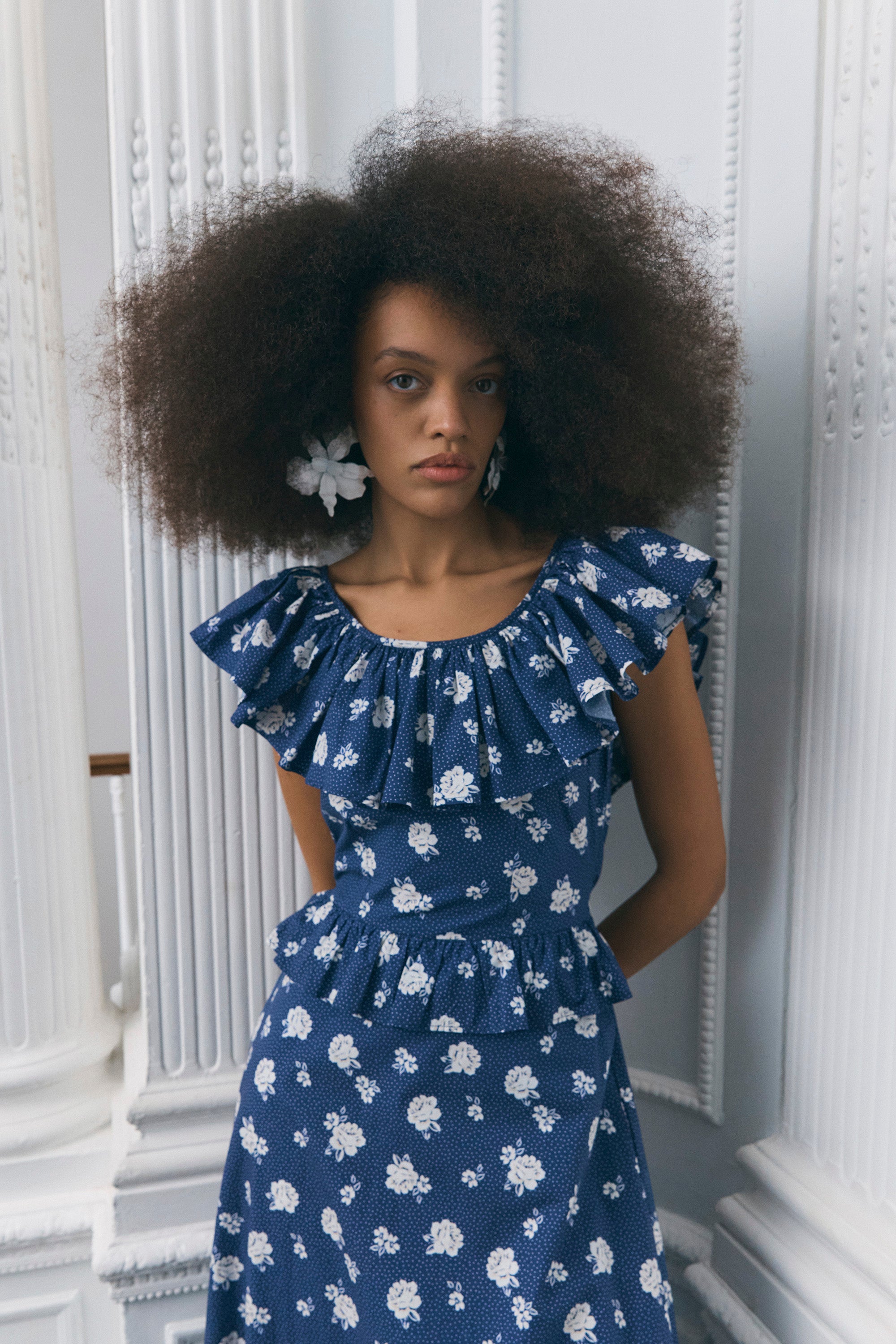 Devon Blue Rose Printed Maxi Dress – Queens of Archive