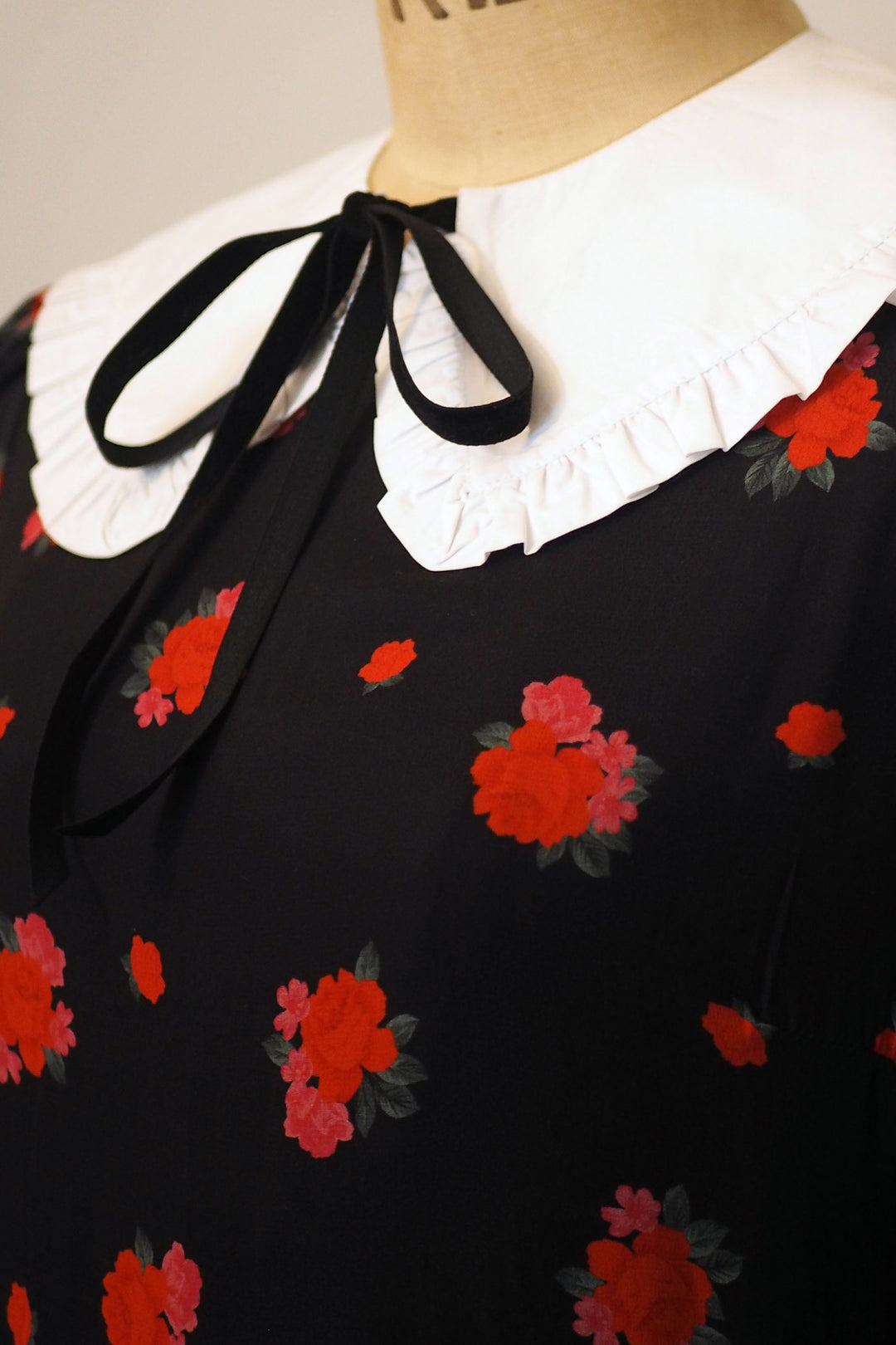 Marianne 'Rosa' with 'Peter Pan' Collar