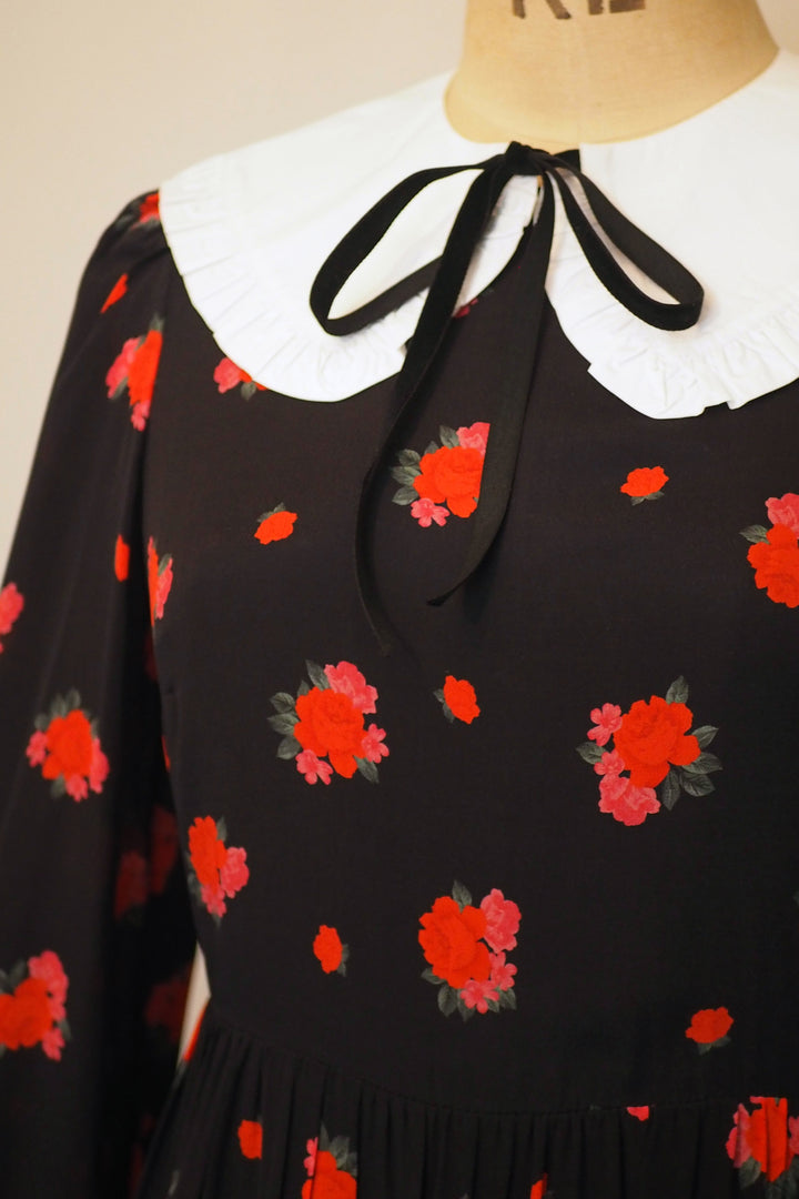 Marianne 'Rosa' with 'Peter Pan' Collar